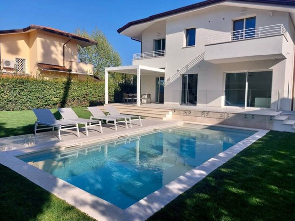casa indipendente in affitto a Pietrasanta in zona Fiumetto