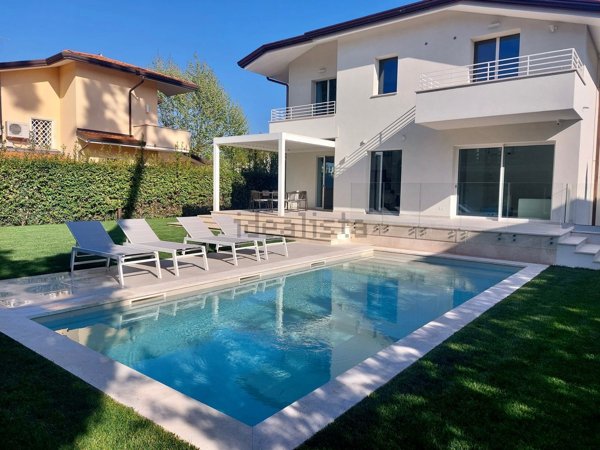 casa indipendente in affitto a Pietrasanta in zona Fiumetto