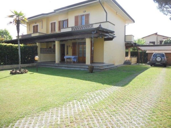 casa indipendente in affitto a Pietrasanta in zona Tonfano