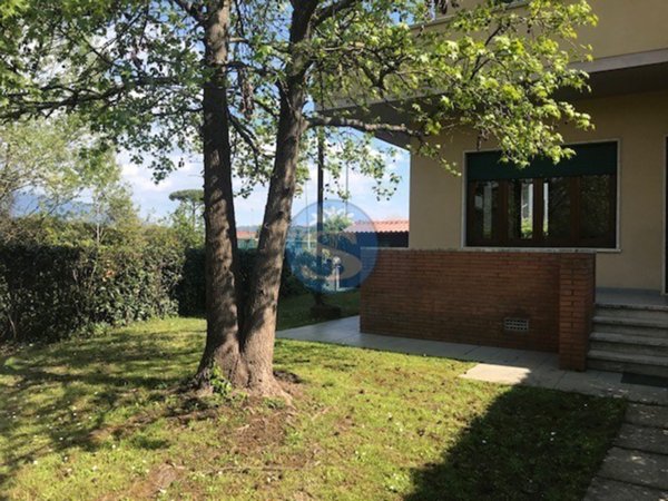 casa indipendente in affitto a Pietrasanta in zona Marina di Pietrasanta