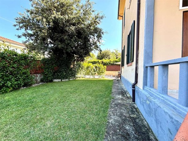 casa indipendente in affitto a Pietrasanta in zona Marina di Pietrasanta