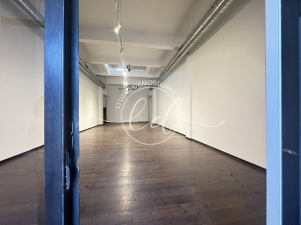 capannone in affitto a Pietrasanta