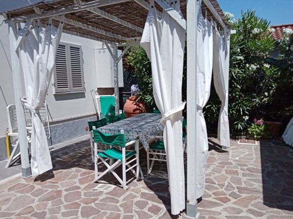casa indipendente in affitto a Pietrasanta in zona Fiumetto