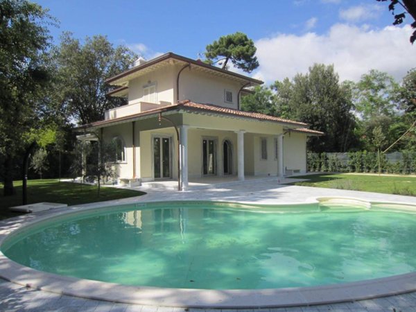 casa indipendente in affitto a Pietrasanta in zona Tonfano