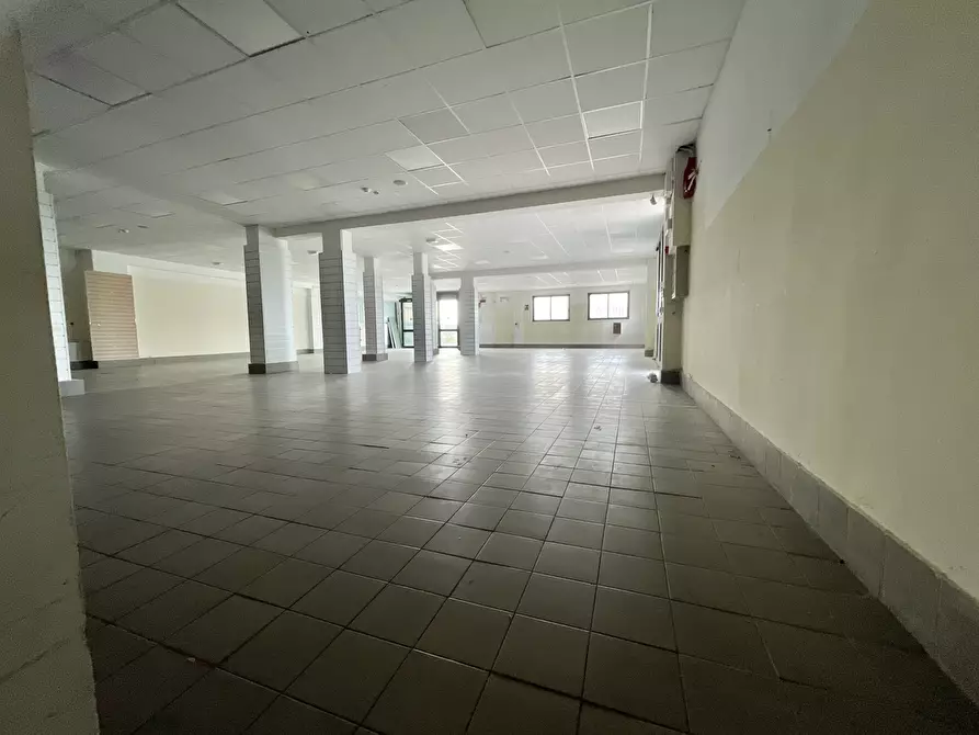 locale commerciale in affitto a Pietrasanta