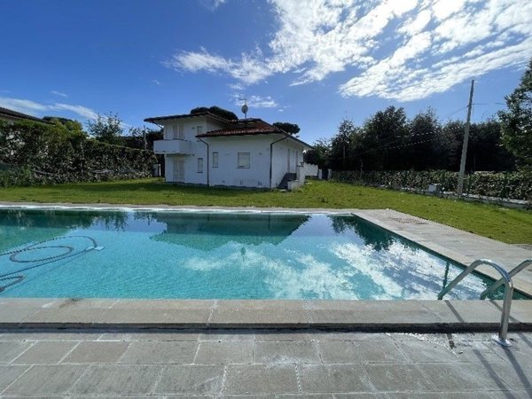 casa indipendente in affitto a Pietrasanta in zona Vignone