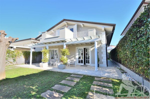 casa indipendente in affitto a Pietrasanta in zona Marina di Pietrasanta