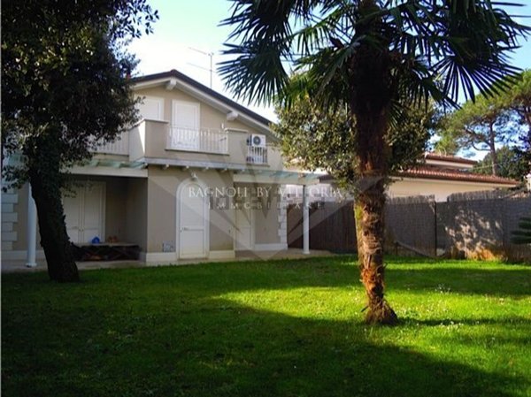 casa indipendente in affitto a Pietrasanta in zona Marina di Pietrasanta