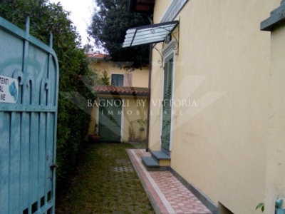 casa indipendente in affitto a Pietrasanta in zona Fiumetto