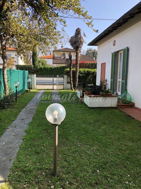 casa indipendente in affitto a Pietrasanta in zona Fiumetto