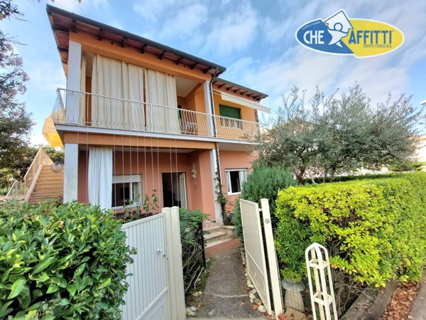 casa indipendente in affitto a Pietrasanta in zona Tonfano