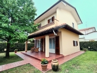 casa indipendente in affitto a Pietrasanta in zona Marina di Pietrasanta