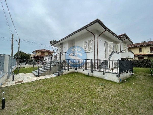 casa indipendente in affitto a Pietrasanta in zona Fiumetto