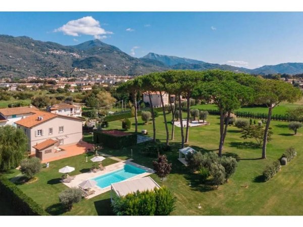 casa indipendente in affitto a Pietrasanta in zona Marina di Pietrasanta