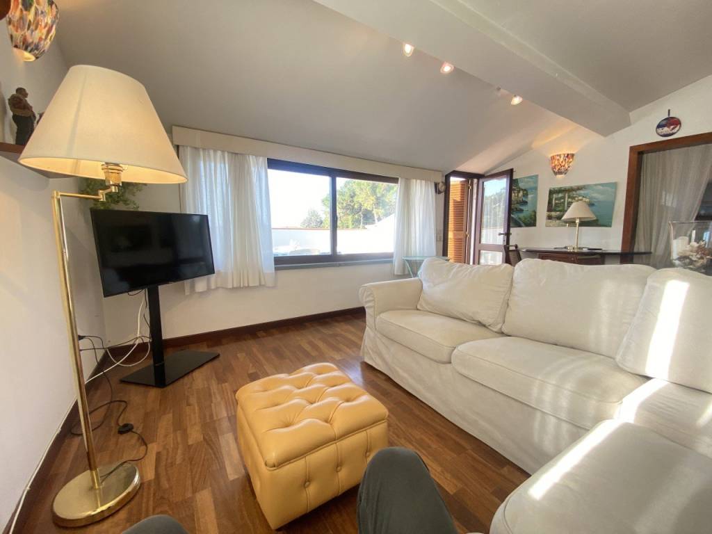 appartamento in affitto a Pietrasanta in zona Castello