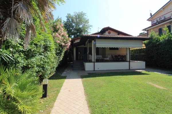 casa indipendente in affitto a Pietrasanta in zona Vignone