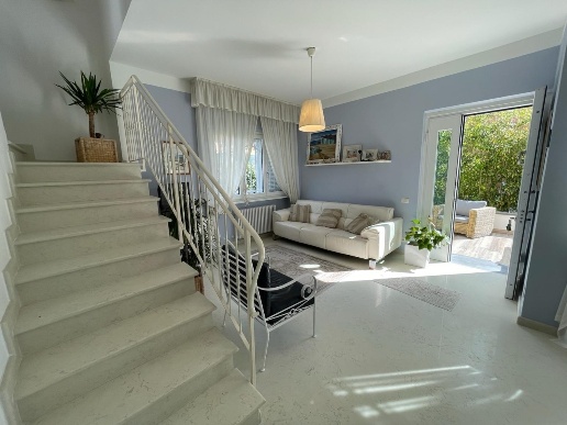 casa indipendente in affitto a Pietrasanta in zona Vignone