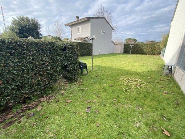 appartamento in affitto a Pietrasanta in zona Tonfano