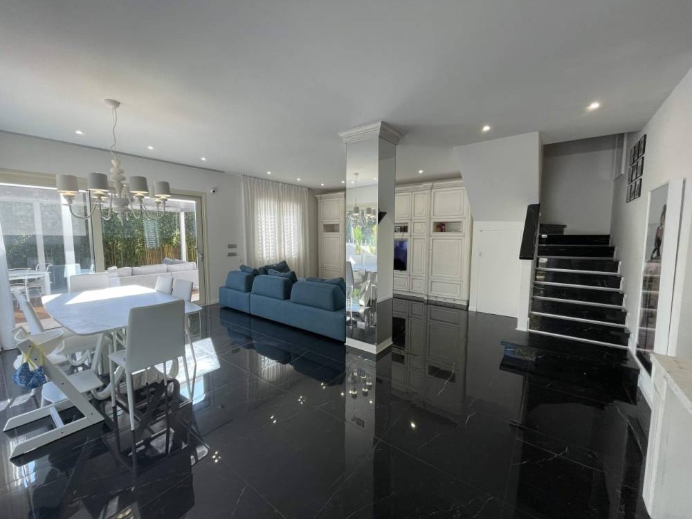 casa indipendente in affitto a Pietrasanta in zona Vignone