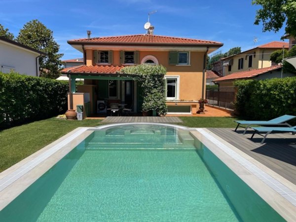 casa indipendente in affitto a Pietrasanta in zona Vignone