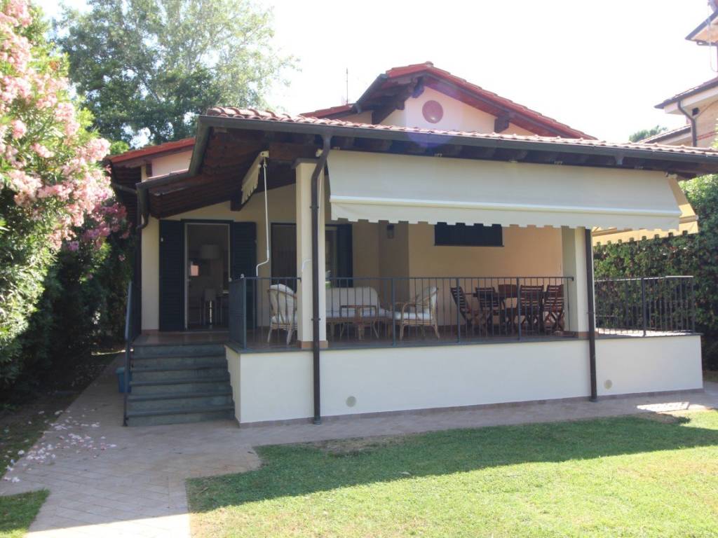 casa indipendente in affitto a Pietrasanta in zona Marina di Pietrasanta