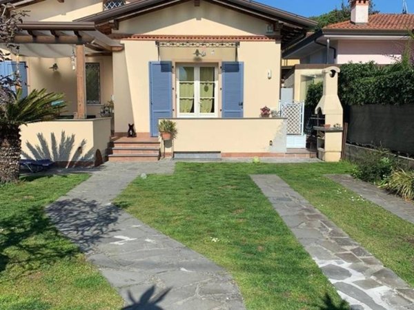 casa indipendente in affitto a Pietrasanta