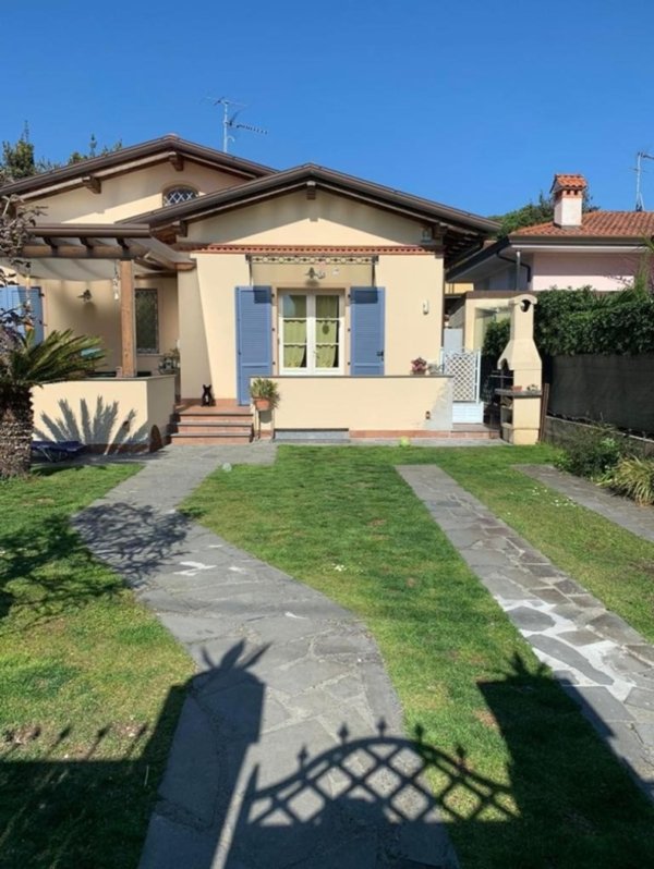 casa indipendente in affitto a Pietrasanta in zona Vignone