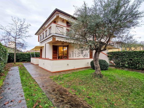 casa indipendente in affitto a Pietrasanta in zona Tonfano