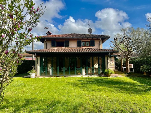 casa indipendente in affitto a Pietrasanta in zona Tonfano