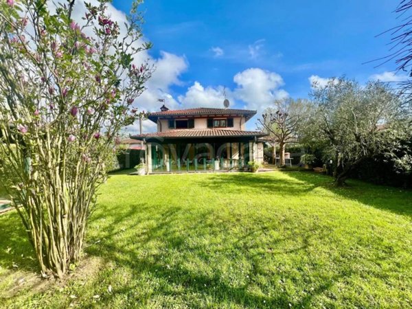 casa indipendente in affitto a Pietrasanta in zona Marina di Pietrasanta