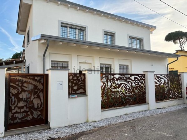 casa indipendente in affitto a Pietrasanta in zona Motrone
