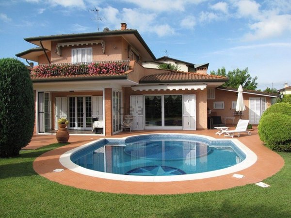 casa indipendente in affitto a Pietrasanta in zona Tonfano