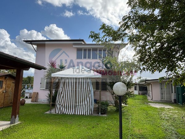 appartamento in affitto a Pietrasanta in zona Motrone