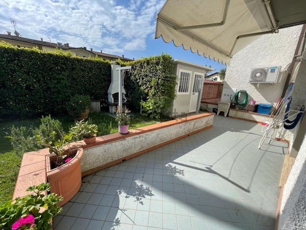 appartamento in affitto a Pietrasanta in zona Tonfano