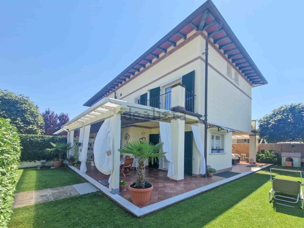 casa indipendente in affitto a Pietrasanta