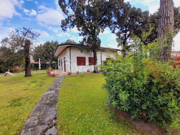 casa indipendente in affitto a Pietrasanta in zona Vignone
