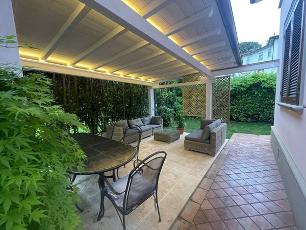 casa indipendente in affitto a Pietrasanta in zona Focette