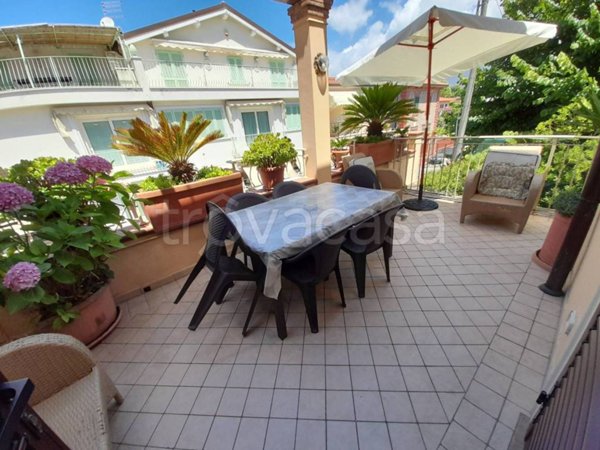 appartamento in affitto a Pietrasanta in zona Vignone