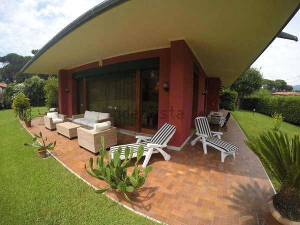 casa indipendente in affitto a Pietrasanta in zona Motrone