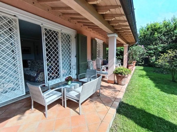 casa indipendente in affitto a Pietrasanta in zona Motrone