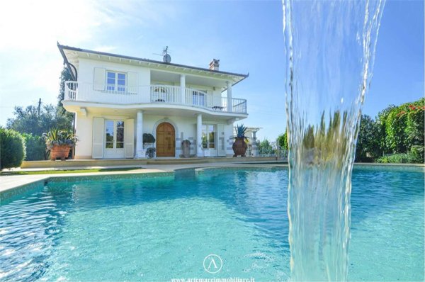 casa indipendente in affitto a Pietrasanta in zona Crociale