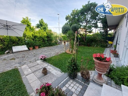 casa indipendente in affitto a Pietrasanta in zona Marina di Pietrasanta