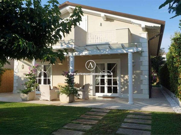 casa indipendente in affitto a Pietrasanta in zona Marina di Pietrasanta