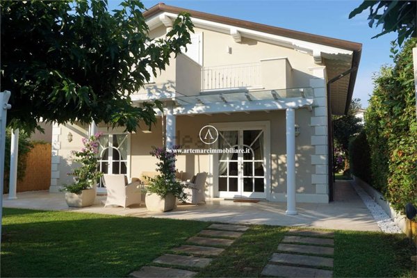 casa indipendente in affitto a Pietrasanta in zona Tonfano