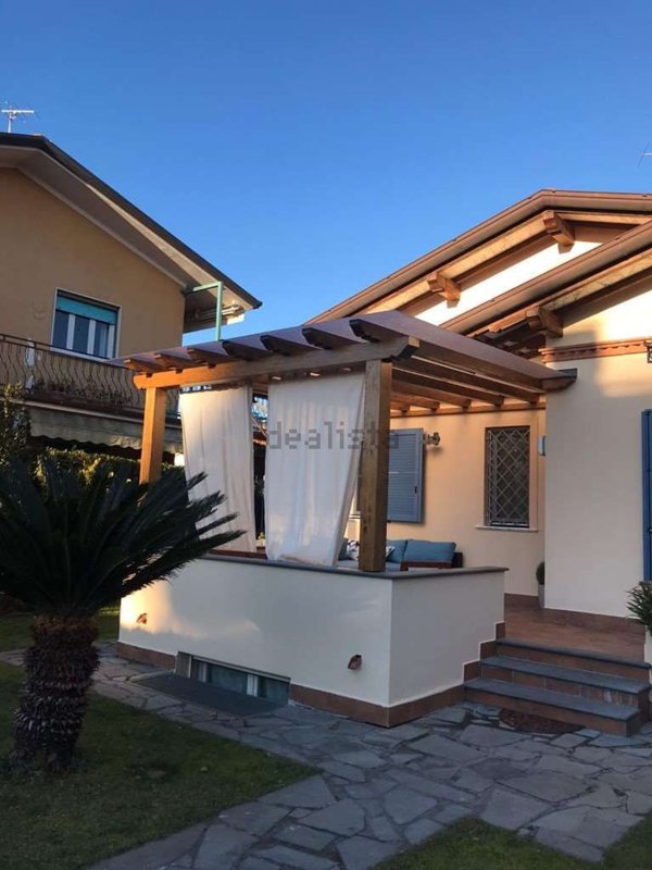 casa indipendente in affitto a Pietrasanta in zona Fiumetto