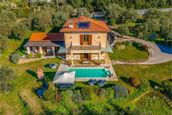 casa indipendente in affitto a Pietrasanta in zona Strettoia