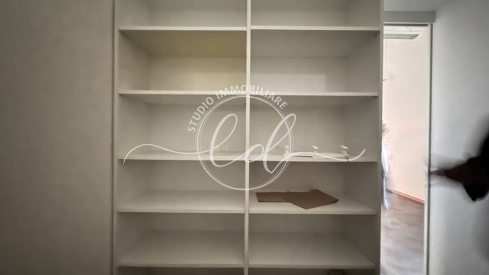 capannone in affitto a Pietrasanta