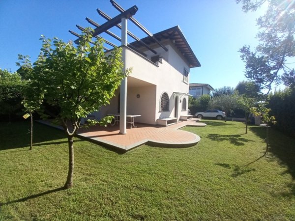 casa indipendente in affitto a Pietrasanta in zona Marina di Pietrasanta