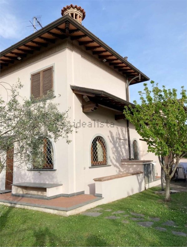 casa indipendente in affitto a Pietrasanta in zona Fiumetto