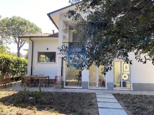 casa indipendente in affitto a Pietrasanta in zona Marina di Pietrasanta